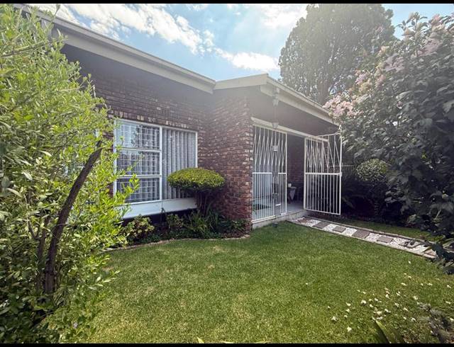 2 BEDROOM TOWNHOUSE FOR SALE IN FLORA GARDENS